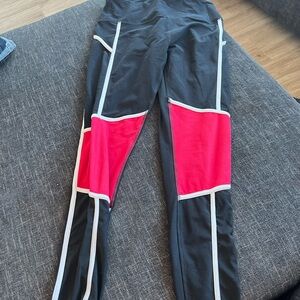 Mondetta Color-Blocked Black and Red Leggings with Elastic Waistband
